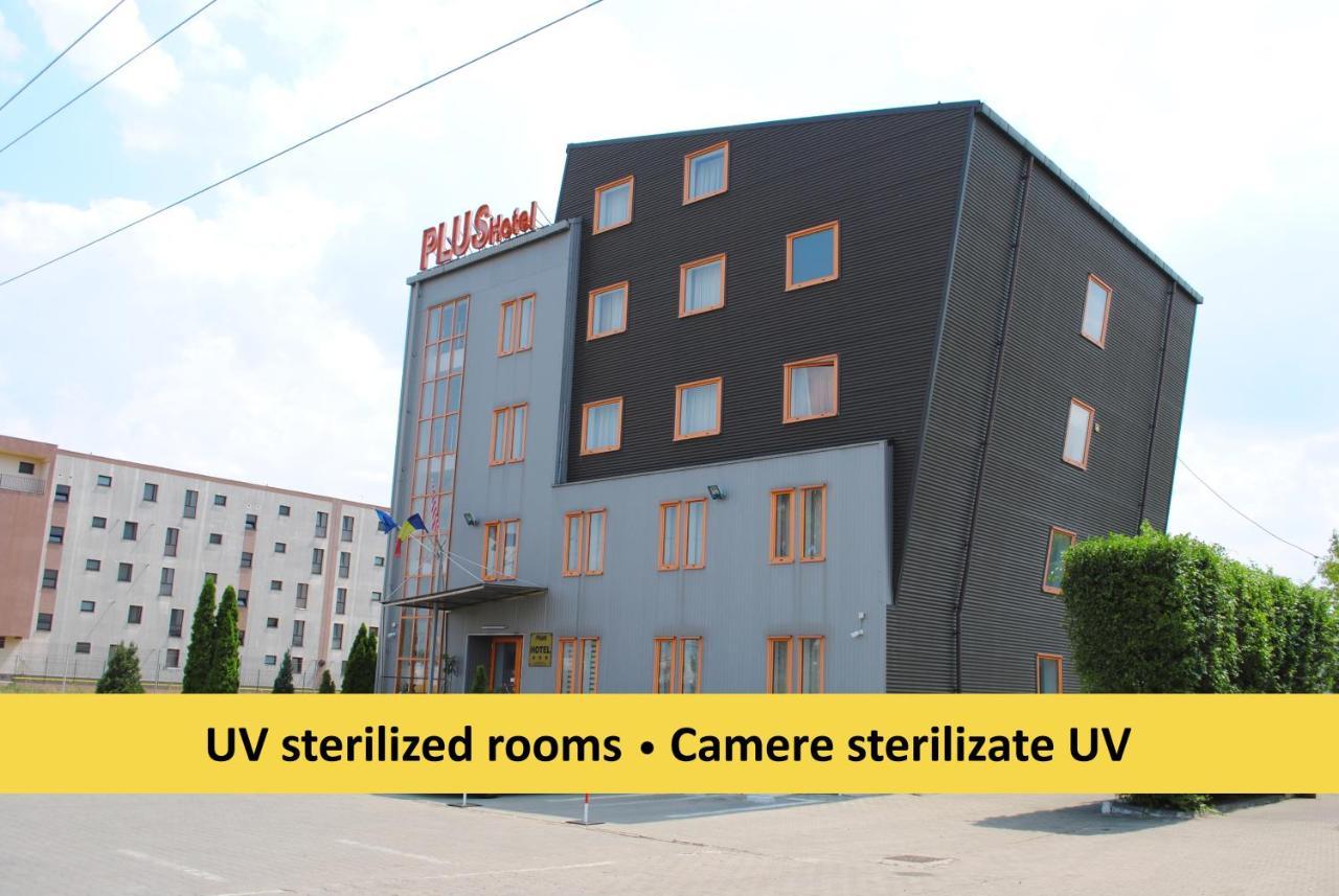 Plus Hotel Крайова Экстерьер фото