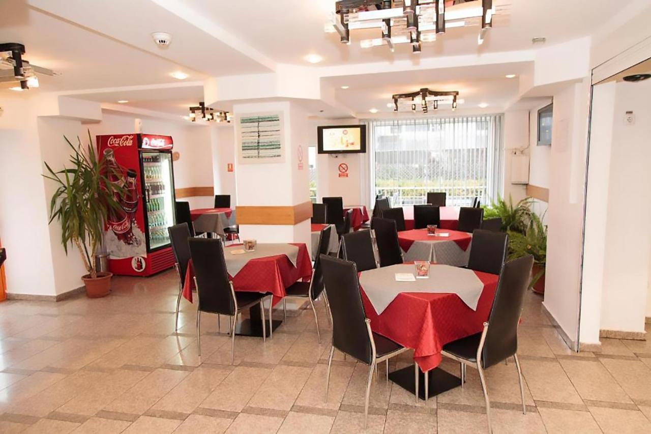 Plus Hotel Крайова Экстерьер фото