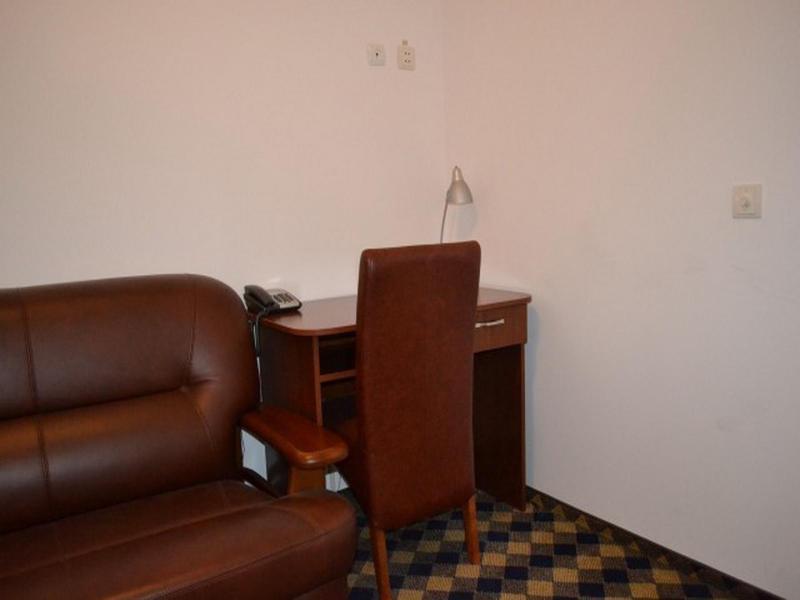 Plus Hotel Крайова Экстерьер фото