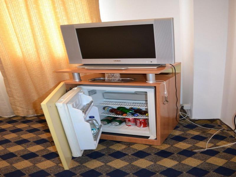 Plus Hotel Крайова Экстерьер фото