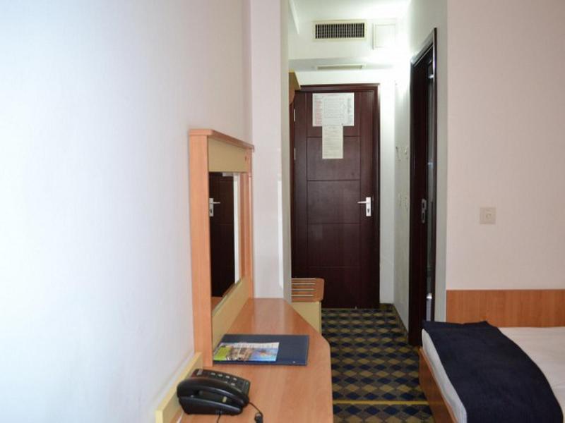 Plus Hotel Крайова Экстерьер фото