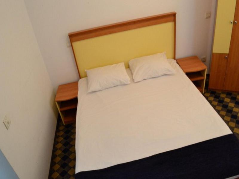 Plus Hotel Крайова Экстерьер фото
