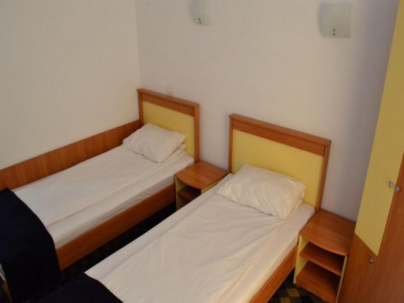 Plus Hotel Крайова Экстерьер фото