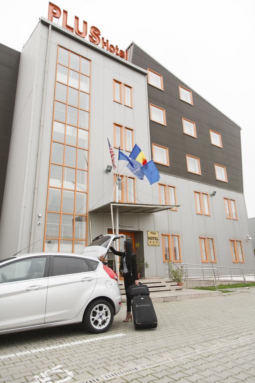 Plus Hotel Крайова Экстерьер фото