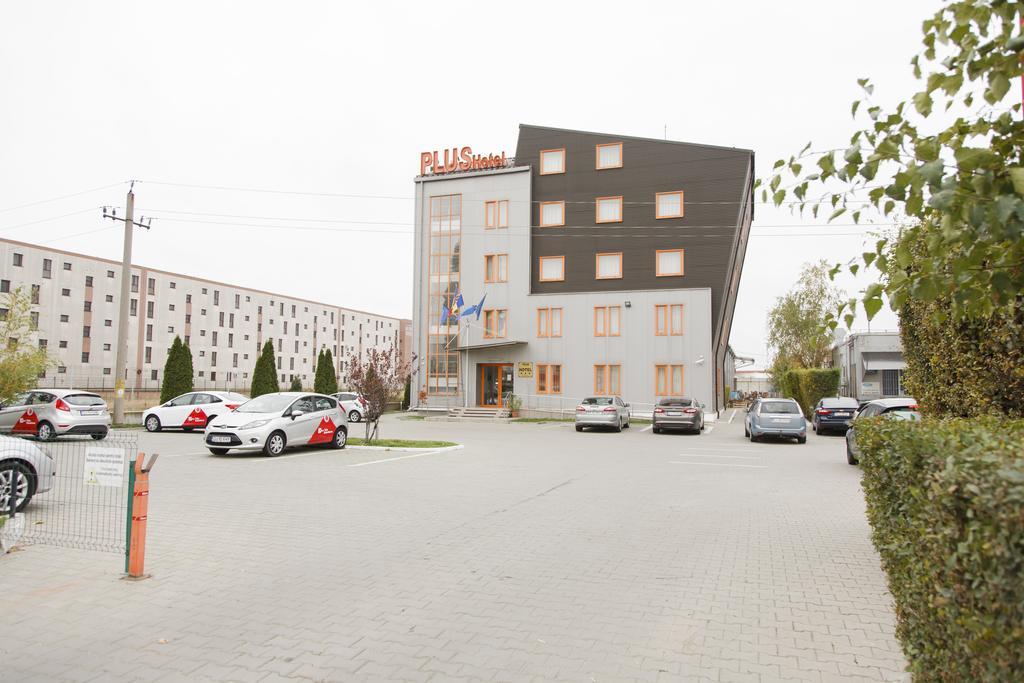 Plus Hotel Крайова Экстерьер фото